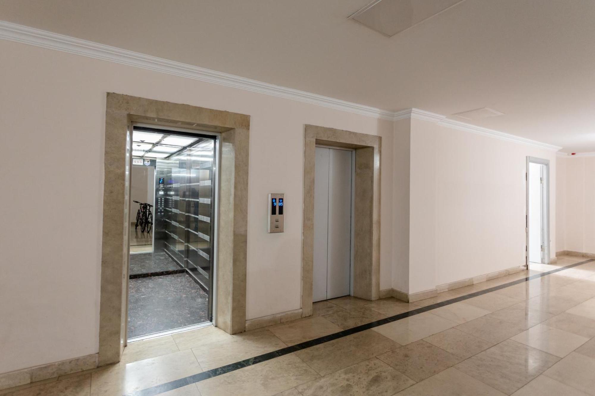 Serviced Apartment On Rustaveli Avenue 9 Tbilisi Esterno foto