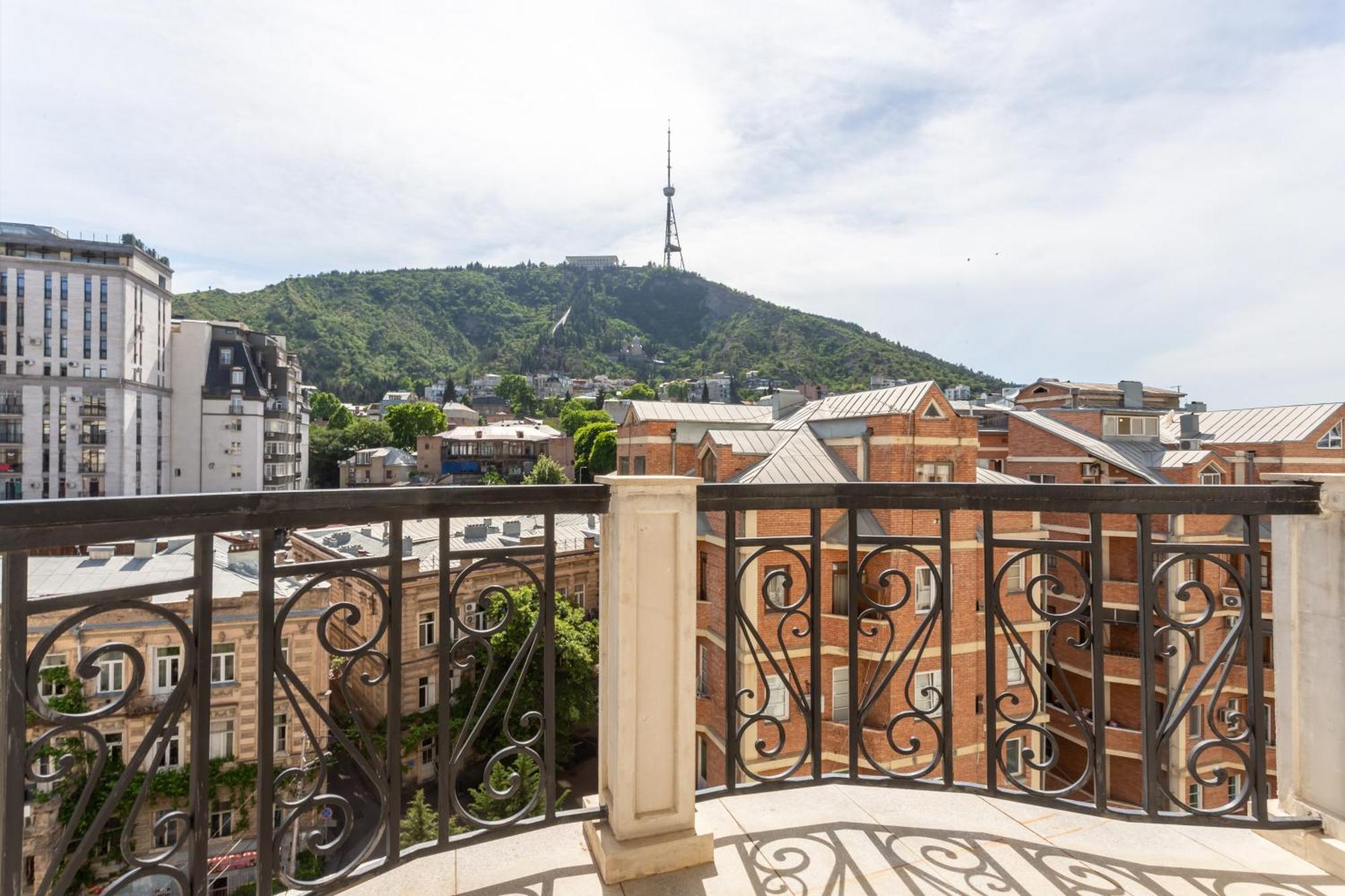 Serviced Apartment On Rustaveli Avenue 9 Tbilisi Esterno foto