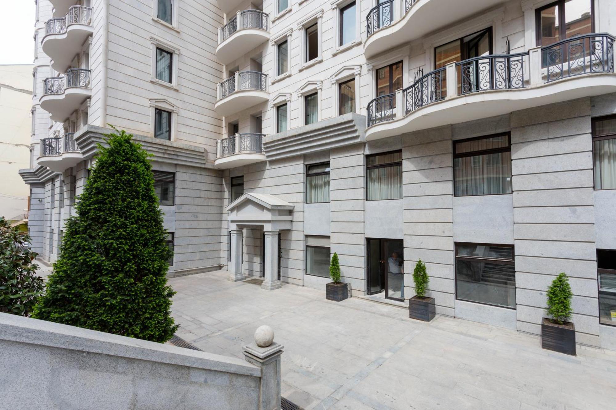 Serviced Apartment On Rustaveli Avenue 9 Tbilisi Esterno foto